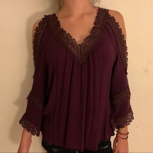 Slit shoulders top